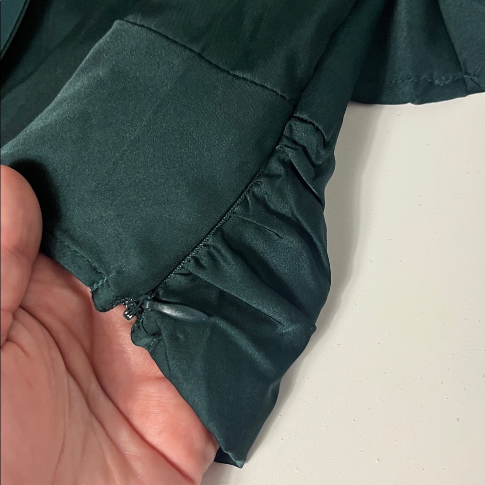 Forever 21 Small Green Short Sleeve V Neck Side Zip Cropped Blouse - Picture 6 of 6